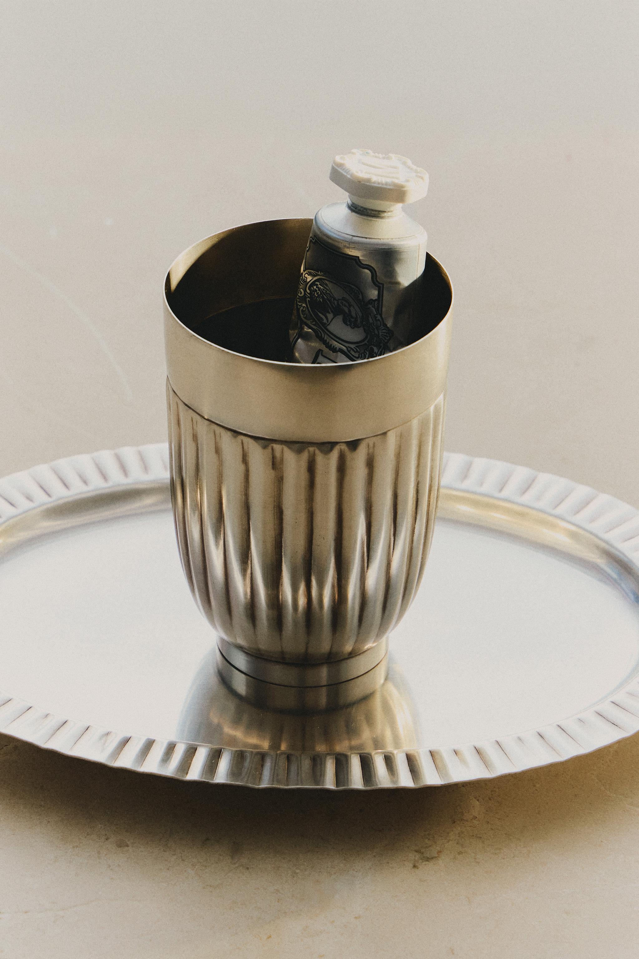 WAVY METAL TOOTHBRUSH TUMBLER